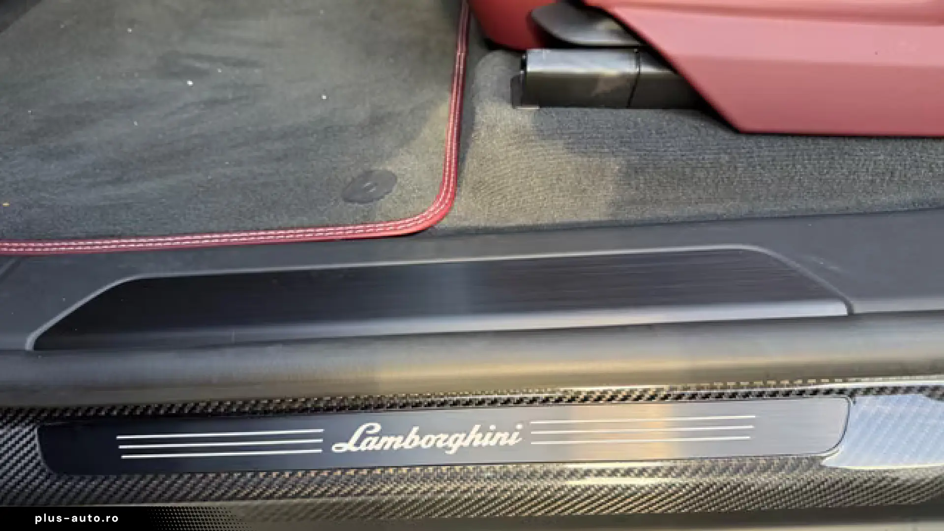 Lamborghini Urus SE Nero Nemesis