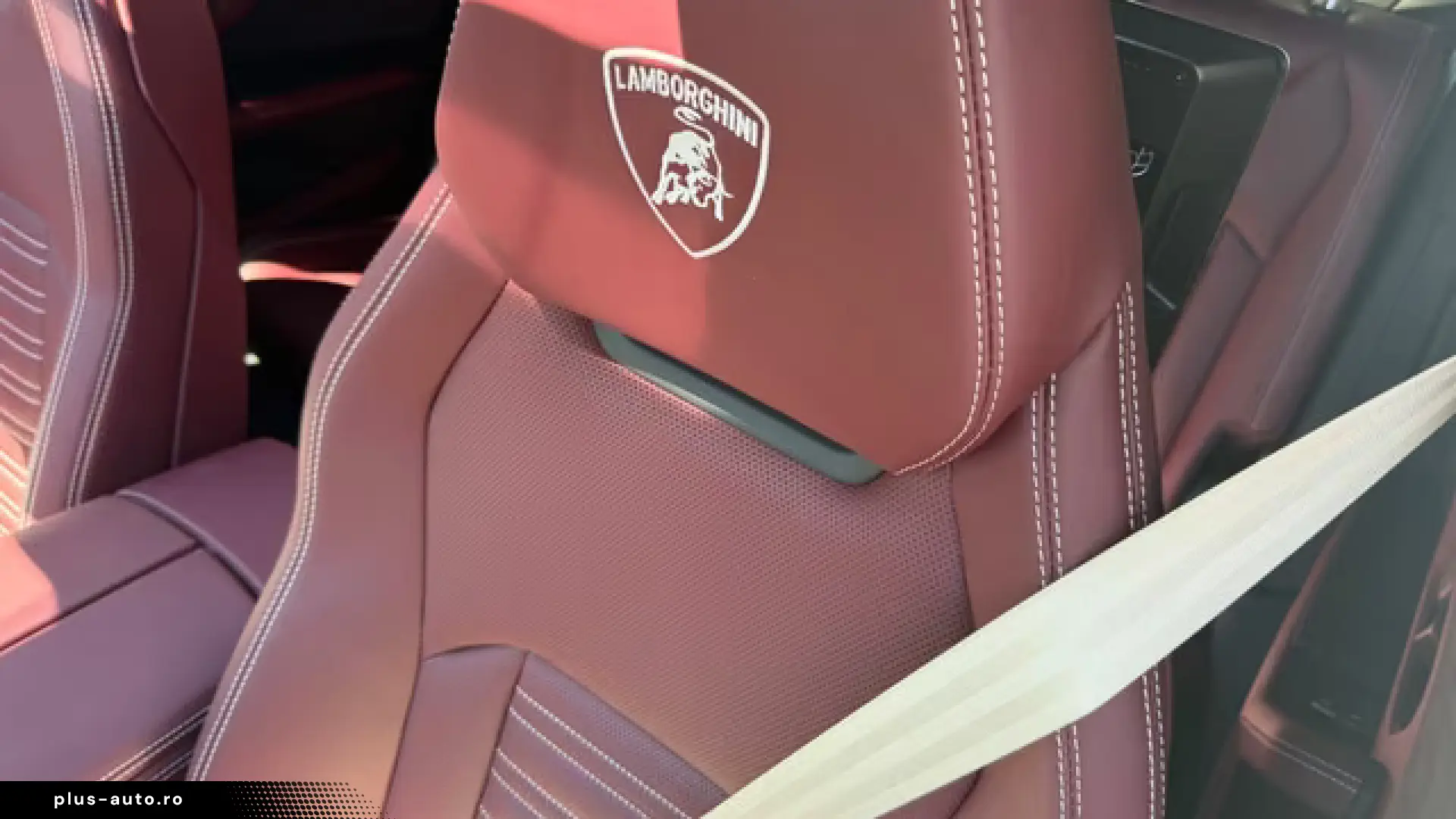 Lamborghini Urus SE Nero Nemesis