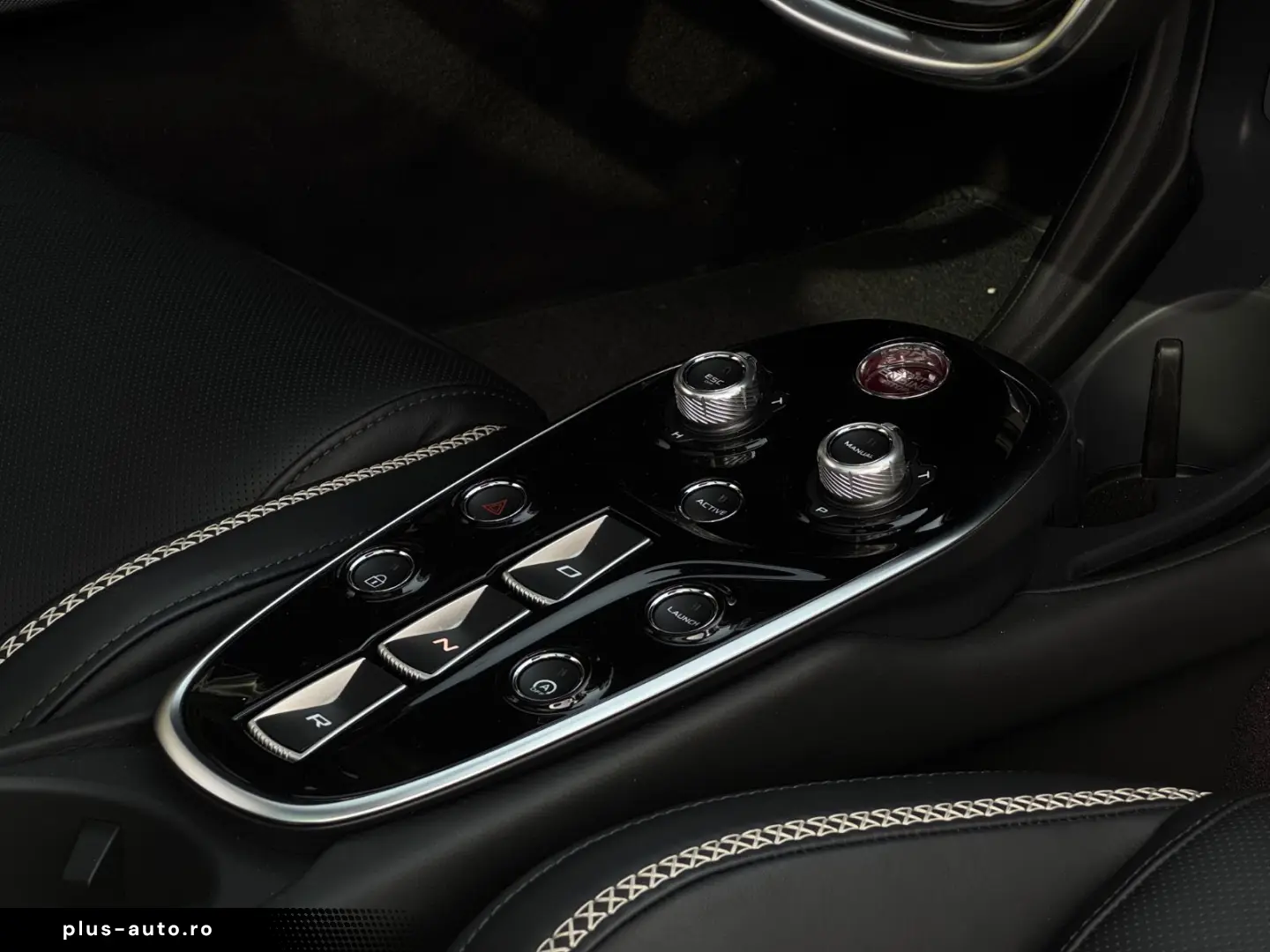 MCLAREN GT Premium Practicality SportExhaust B&W Lift