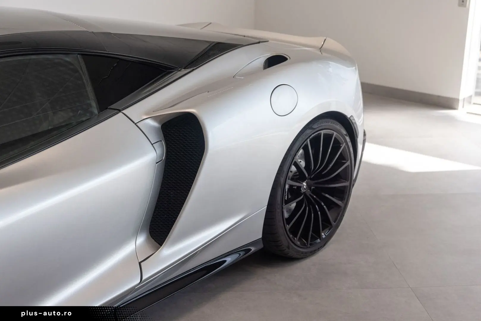 MCLAREN GT
