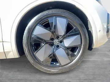 VW Touareg 3.0 TDI 4M R-Line 360  Pano Standhzg.