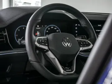 VW Touareg R-Line 3.0 TDI 4Motion tiptro. PANO AHK