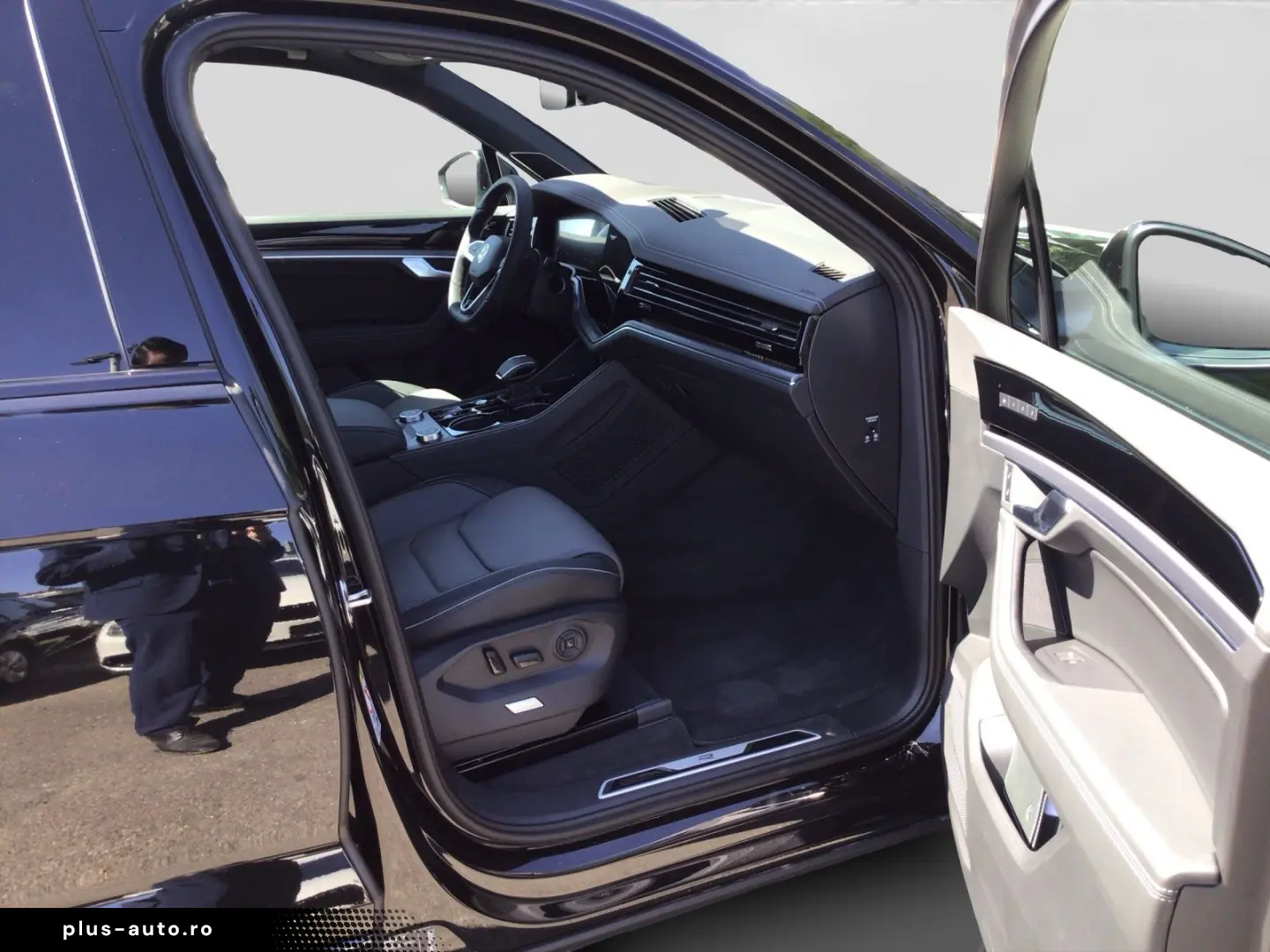 VW Touareg 3.0 TDI R-LINE AHK PANO REAR VIEW HuD ST