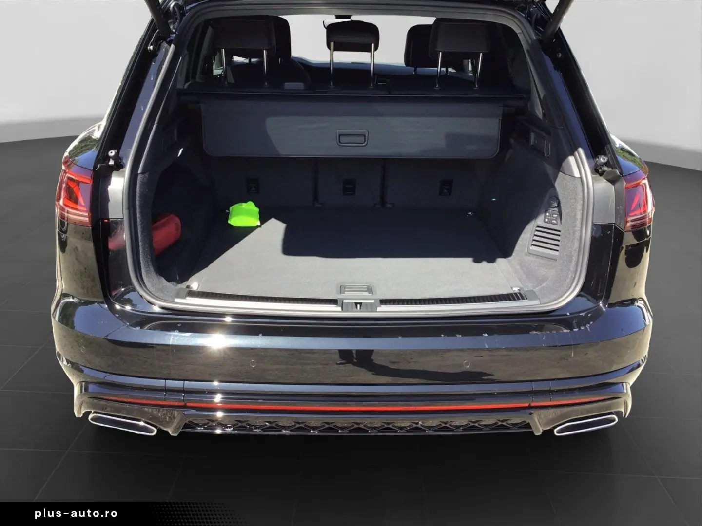 VW Touareg 3.0 TDI R-LINE AHK PANO REAR VIEW HuD ST