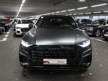 Audi Q8 55 TFSI quattro Carbon S line Head