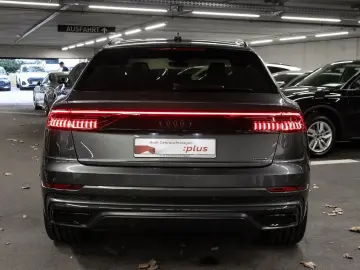 Audi Q8 55 TFSI quattro Carbon S line Head