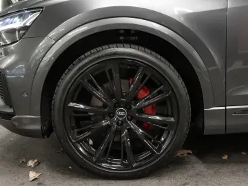 Audi Q8 55 TFSI quattro Carbon S line Head