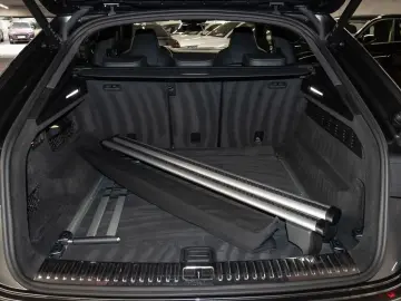 Audi Q8 55 TFSI quattro Carbon S line Head