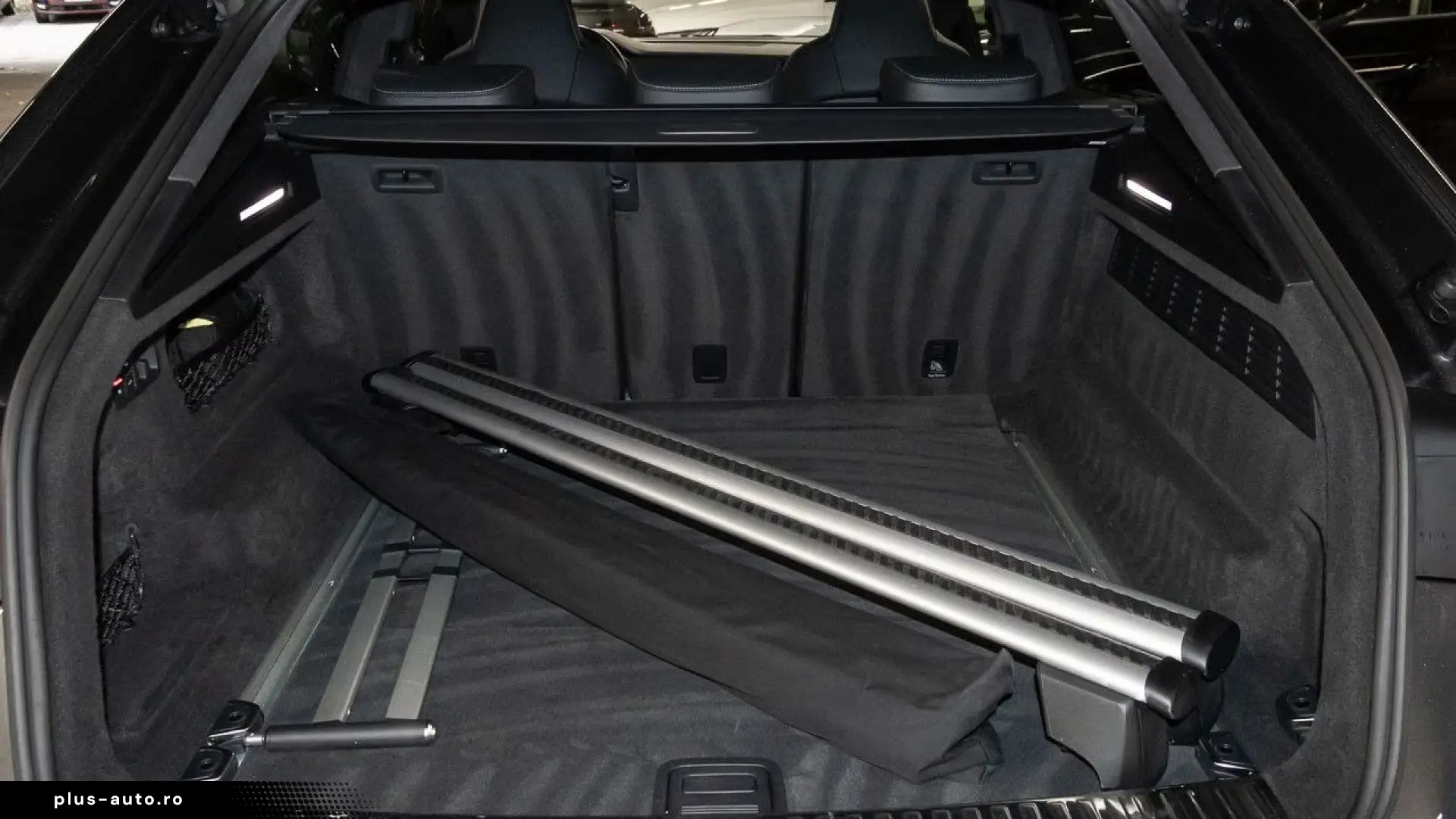 Audi Q8 55 TFSI quattro Carbon S line Head
