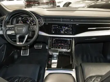 Audi Q8 55 TFSI quattro Carbon S line Head