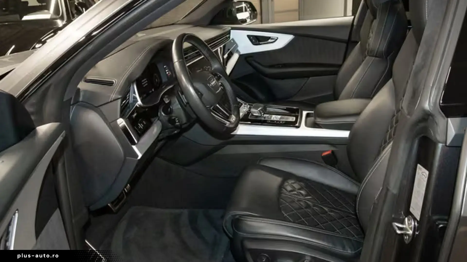 Audi Q8 55 TFSI quattro Carbon S line Head