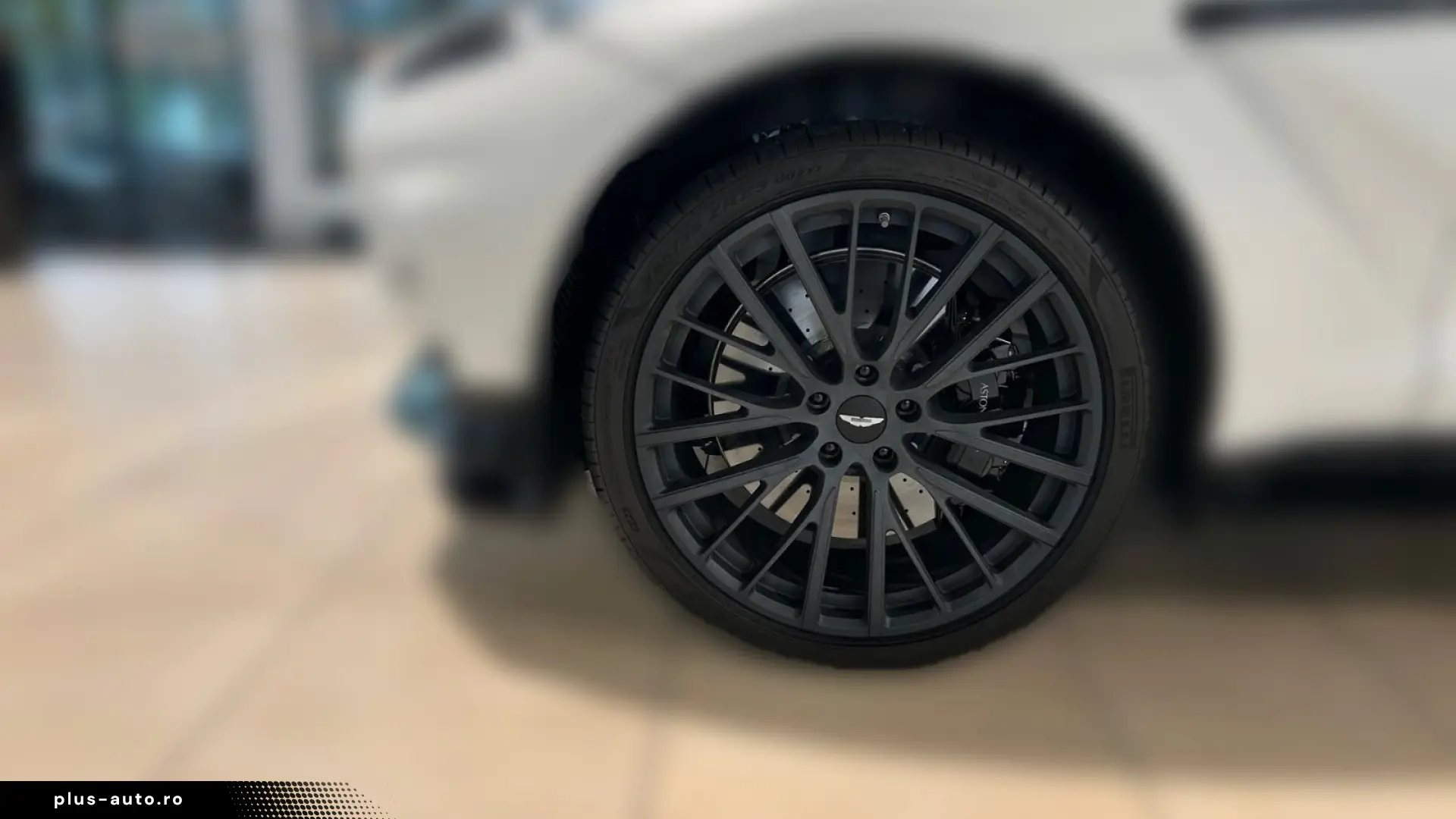 Aston Martin DBX 707