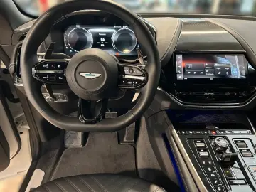 Aston Martin DBX 707