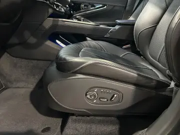 Aston Martin DBX 707