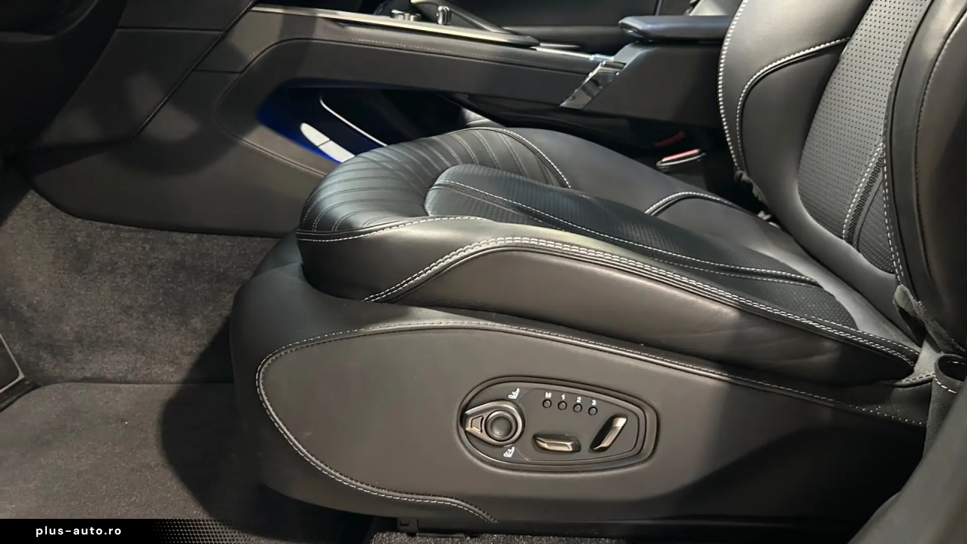 Aston Martin DBX 707
