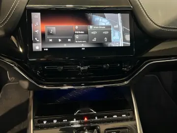 Aston Martin DBX 707
