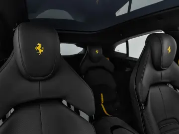 FERRARI Purosangue