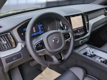 VOLVO XC60 B5 (Benzin) Plus Black Edition AWD - RFK