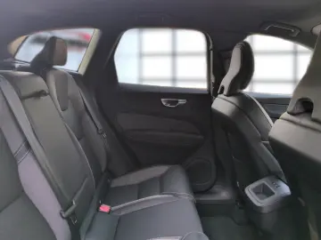 VOLVO XC60 B5 (Benzin) Plus Black Edition AWD - RFK