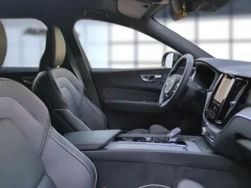 VOLVO XC60 B5 (Benzin) Plus Black Edition AWD - RFK