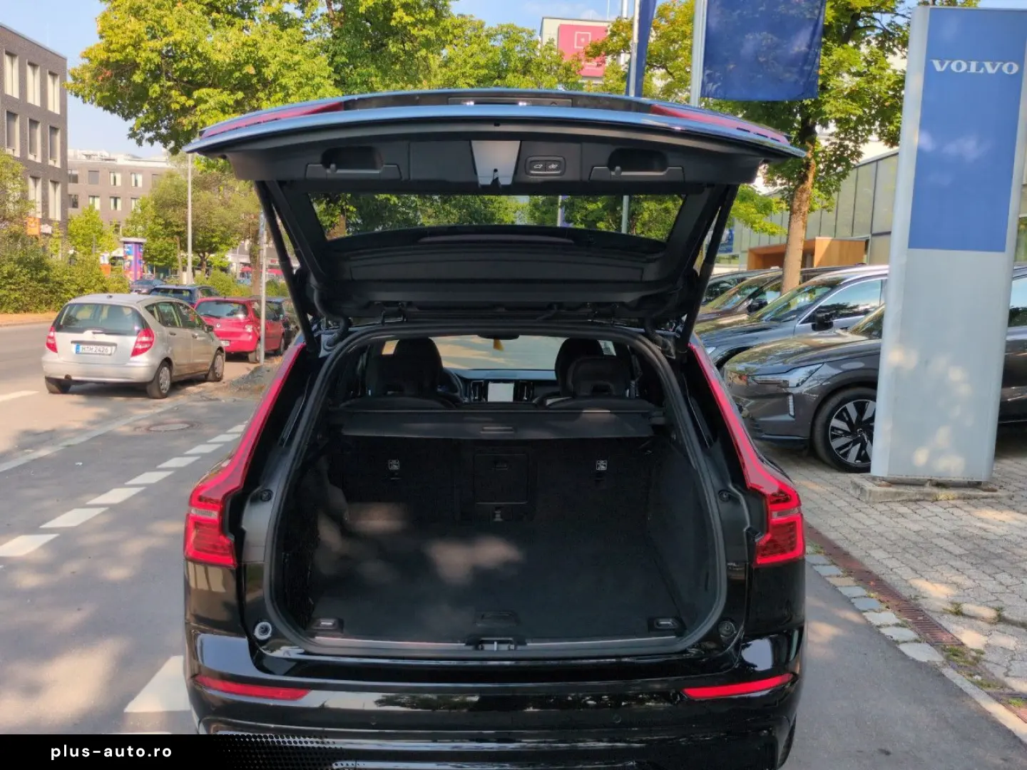 VOLVO XC60 B5 (Benzin) Plus Black Edition AWD - RFK