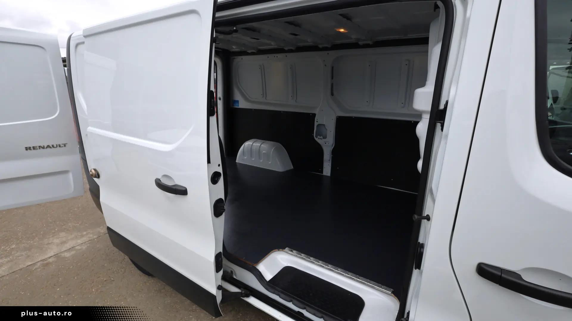 Renault Trafic L2H1 2.0D 145CP