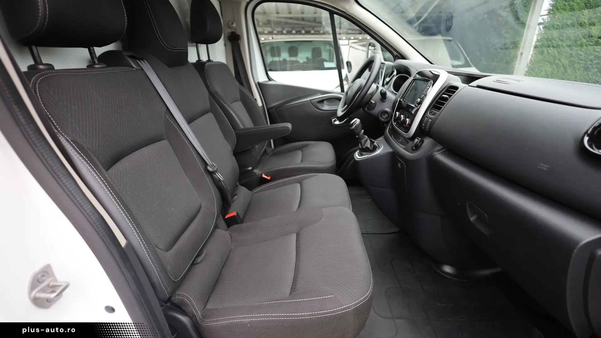 Renault Trafic L2H1 2.0D 145CP
