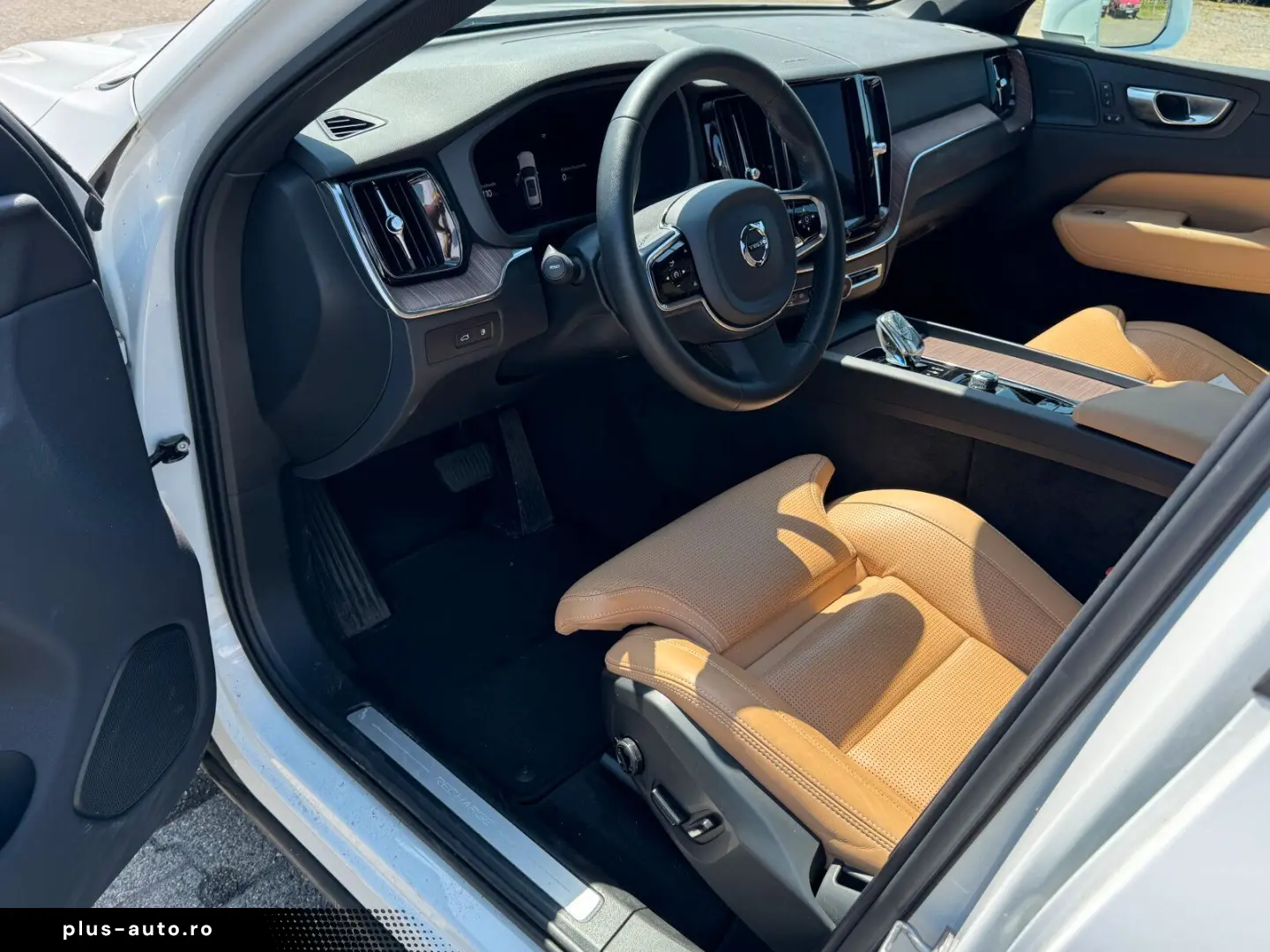 VOLVO XC60 T6 AWD Inscription PANO AHK LED PILOT ASSI
