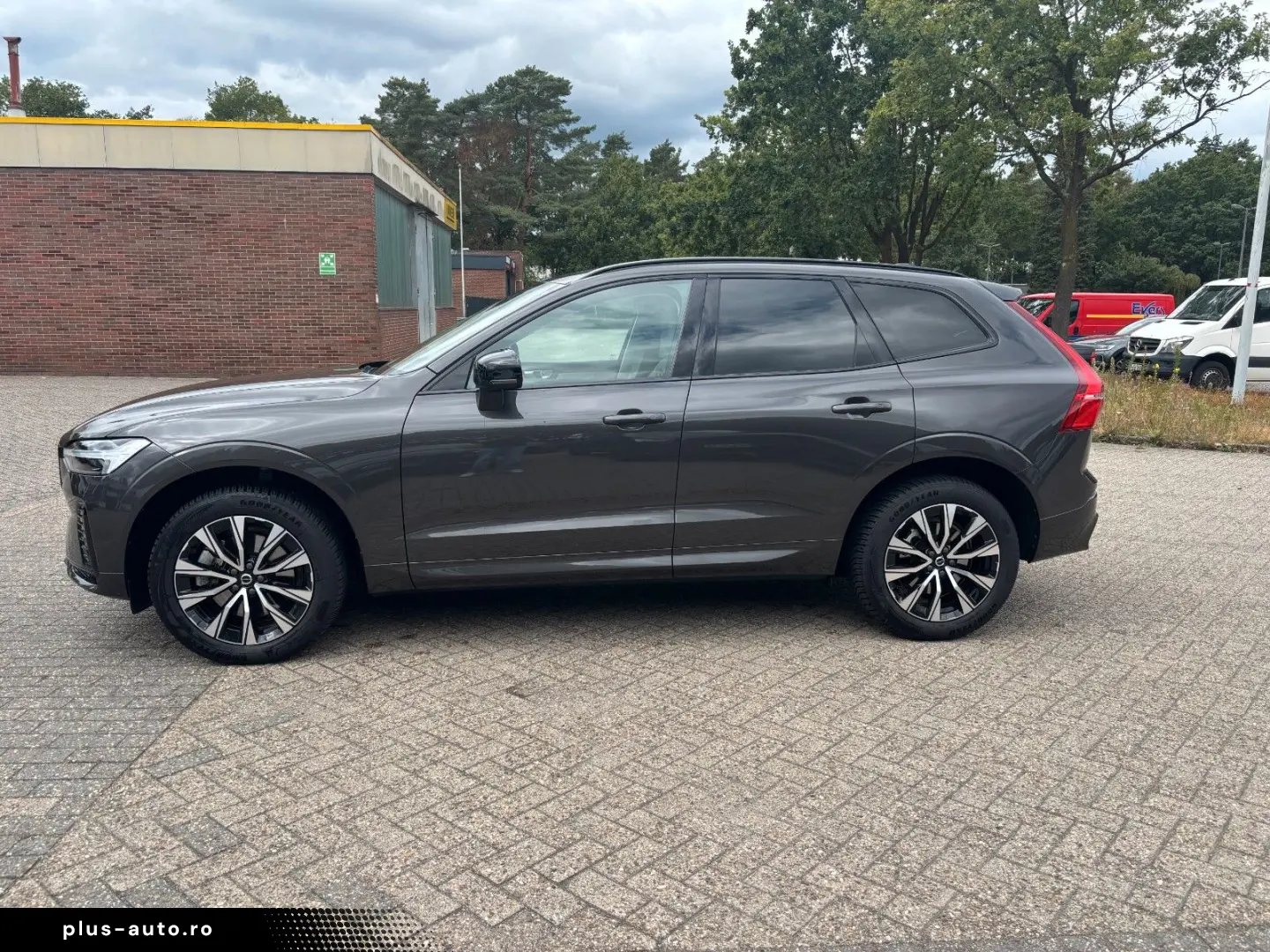 VOLVO XC60 B4 Plus Dark 2WD