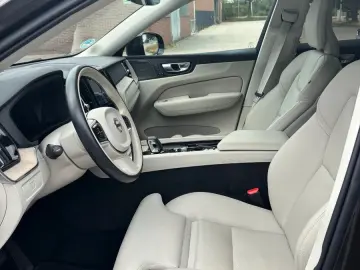 VOLVO XC60 B4 Plus Dark 2WD