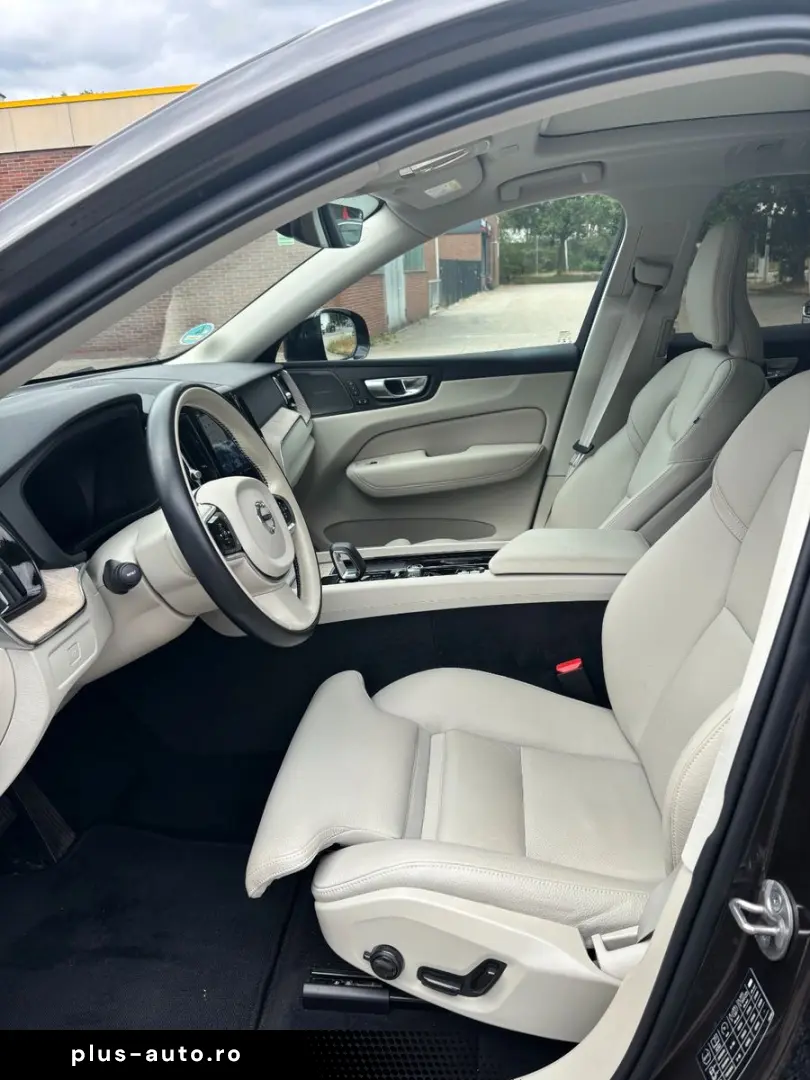 VOLVO XC60 B4 Plus Dark 2WD