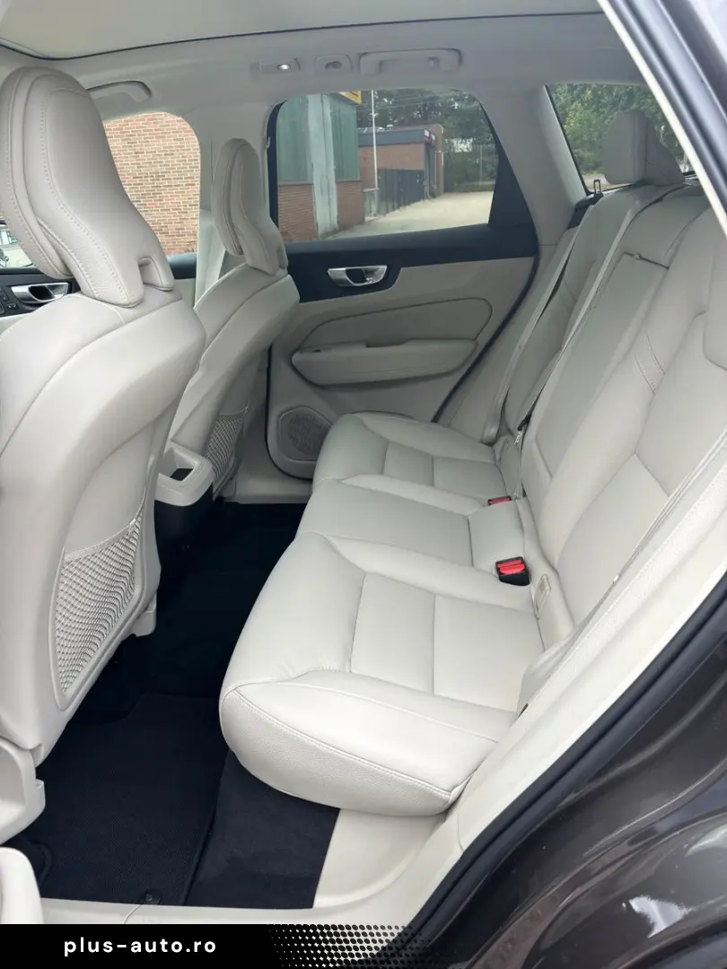 VOLVO XC60 B4 Plus Dark 2WD