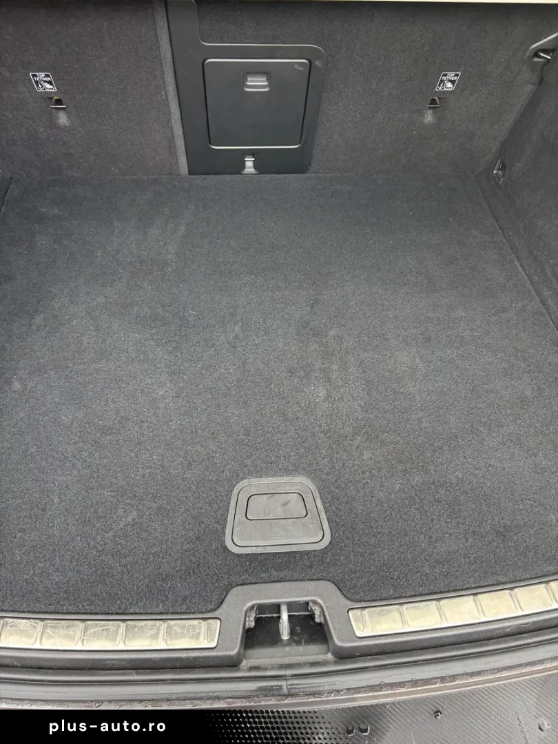VOLVO XC60 B4 Plus Dark 2WD
