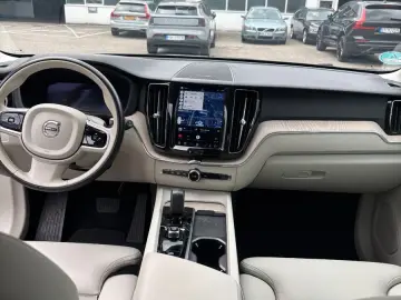 VOLVO XC60 B4 Plus Dark 2WD