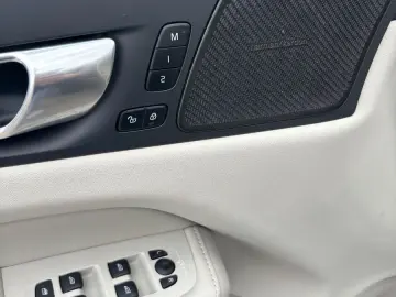 VOLVO XC60 B4 Plus Dark 2WD