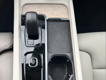 VOLVO XC60 B4 Plus Dark 2WD
