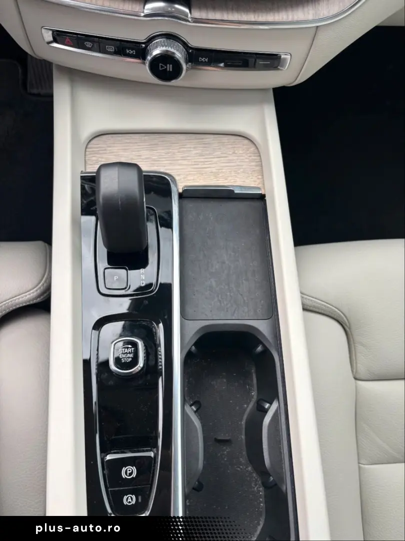 VOLVO XC60 B4 Plus Dark 2WD