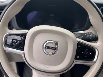 VOLVO XC60 B4 Plus Dark 2WD