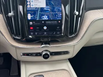 VOLVO XC60 B4 Plus Dark 2WD