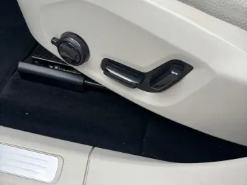 VOLVO XC60 B4 Plus Dark 2WD