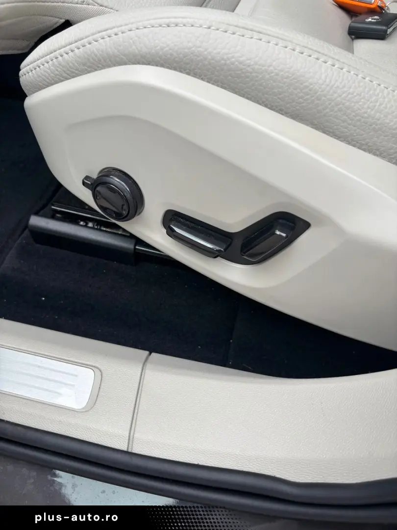 VOLVO XC60 B4 Plus Dark 2WD