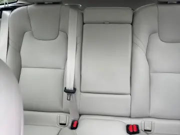 VOLVO XC60 B4 Plus Dark 2WD