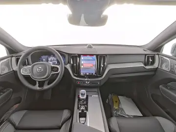 VOLVO XC60 B5 Ultra Dark AWD