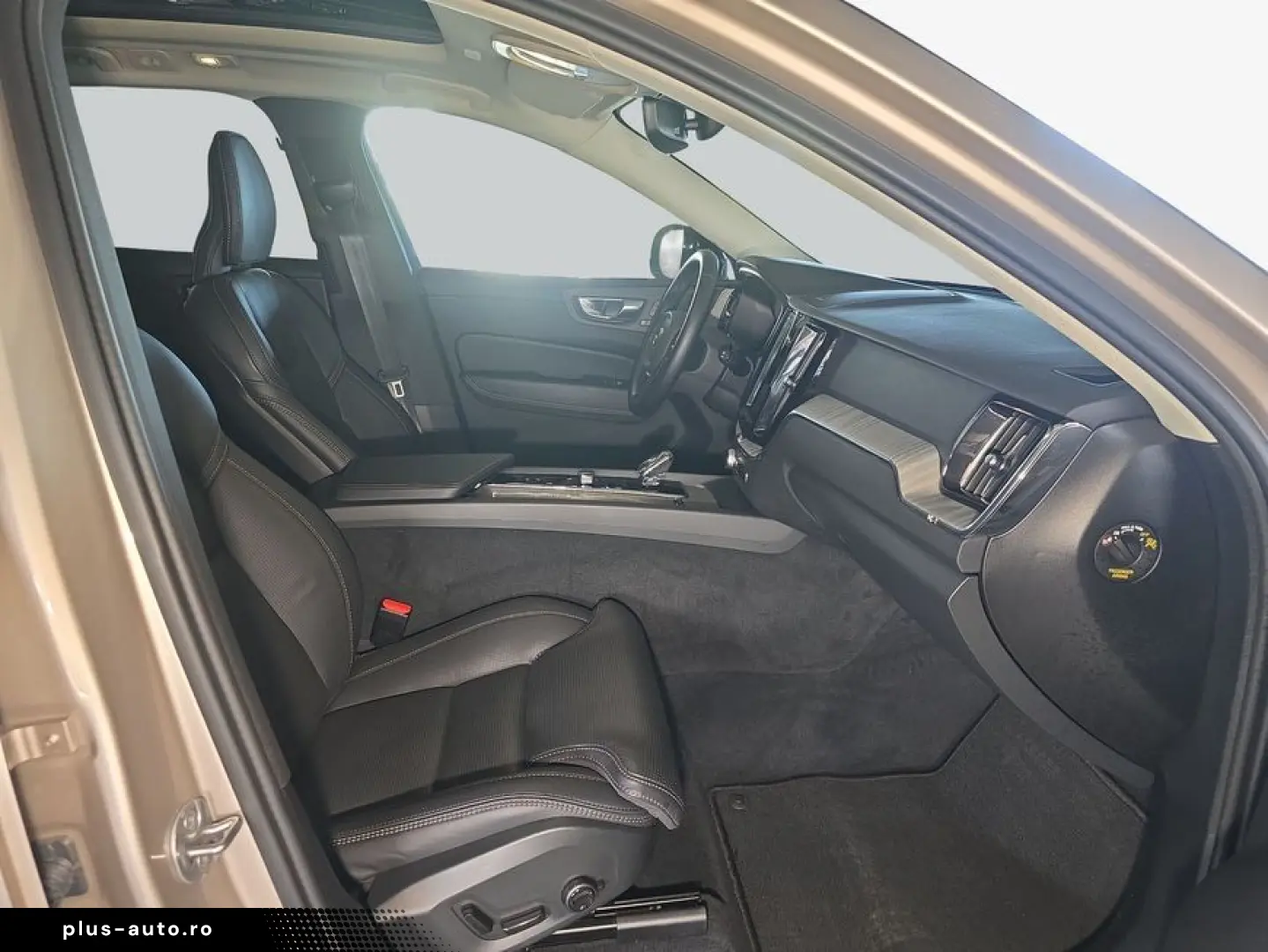 VOLVO XC60 B5 B AWD Plus Dark