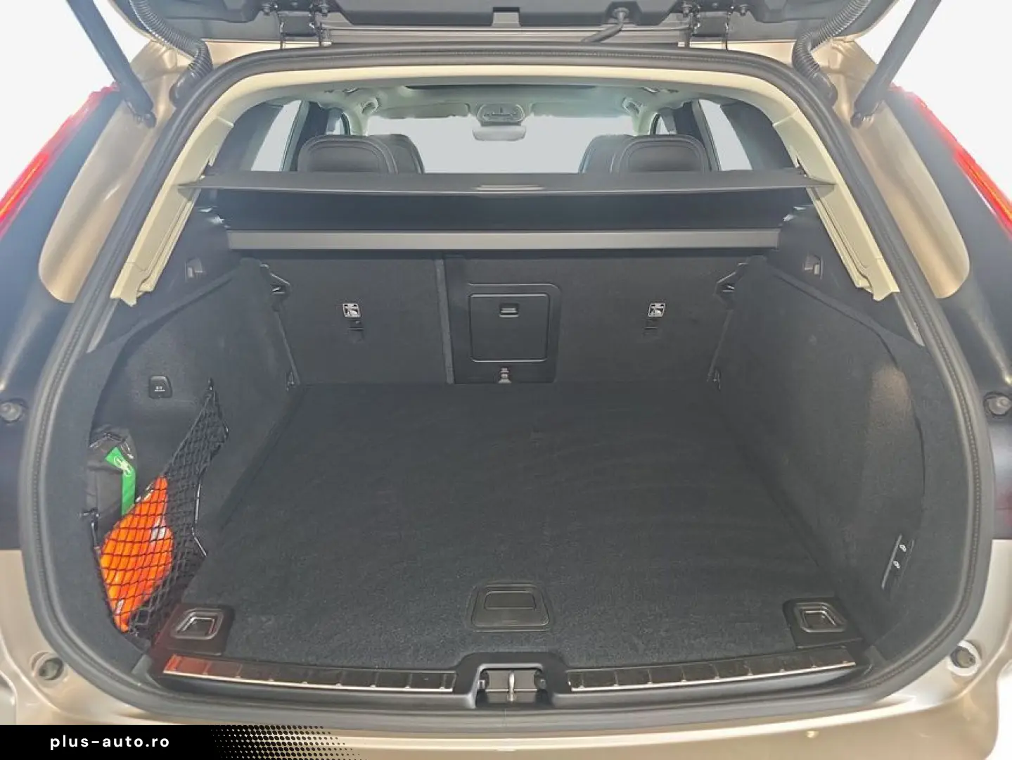 VOLVO XC60 B5 B AWD Plus Dark