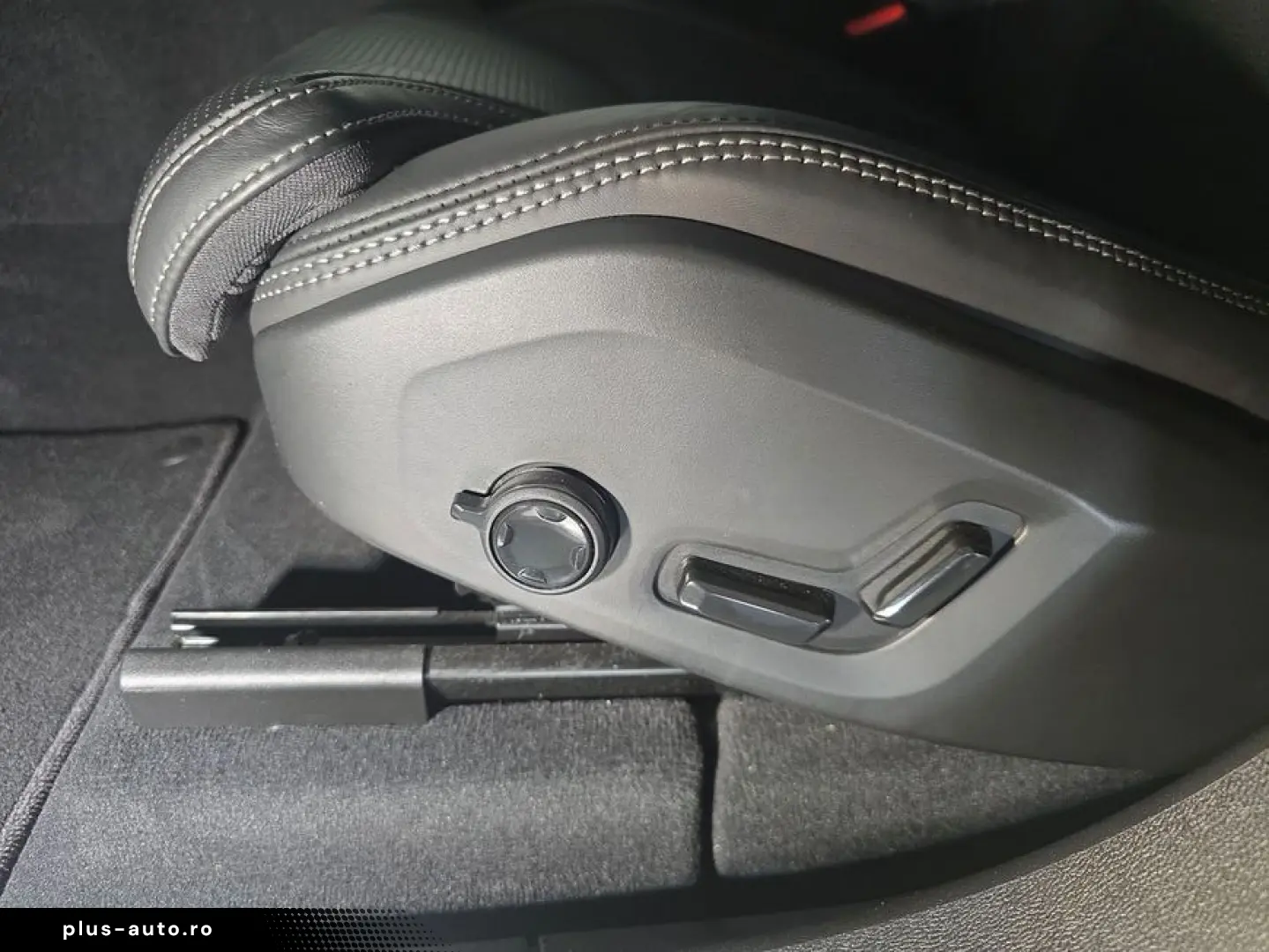 VOLVO XC60 B5 B AWD Plus Dark