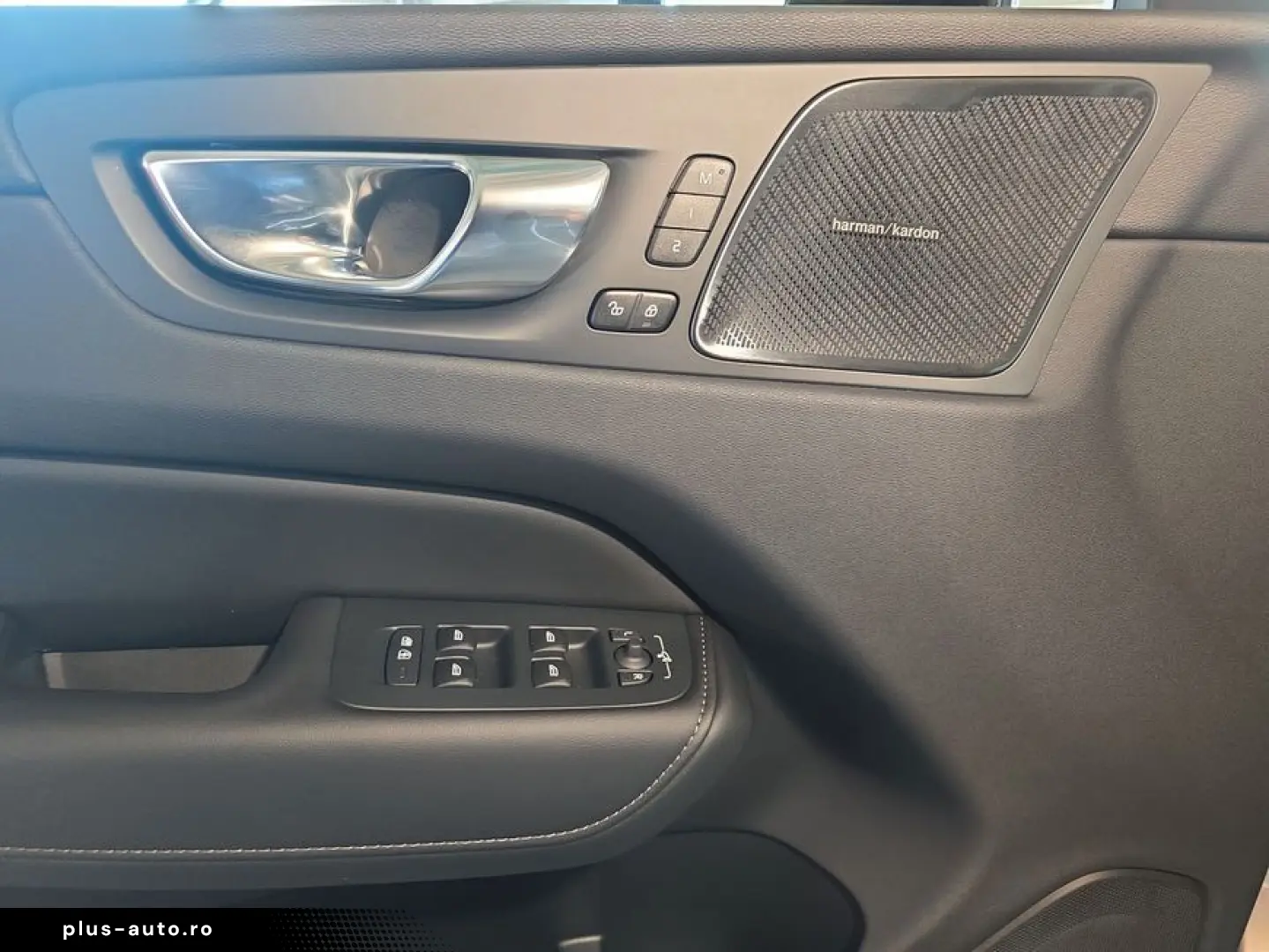VOLVO XC60 B5 B AWD Plus Dark