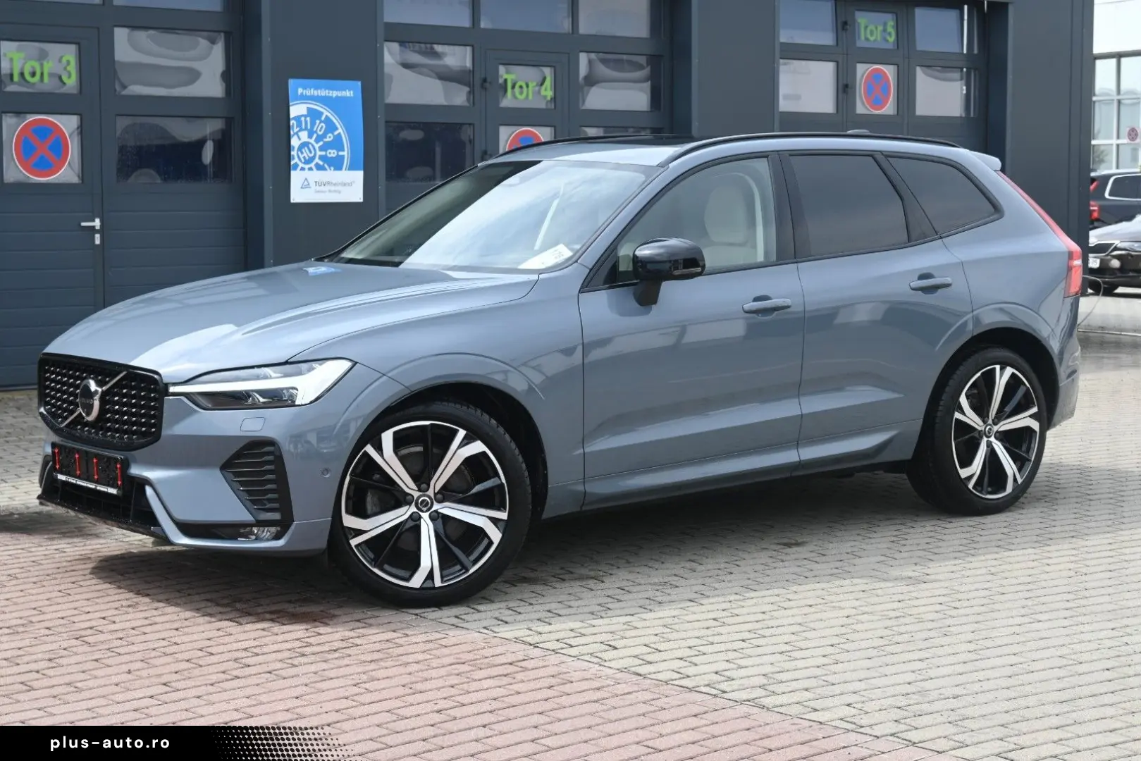 VOLVO XC60 B5D AWD Ultimate Dark LED PANO STHZ H&K 360