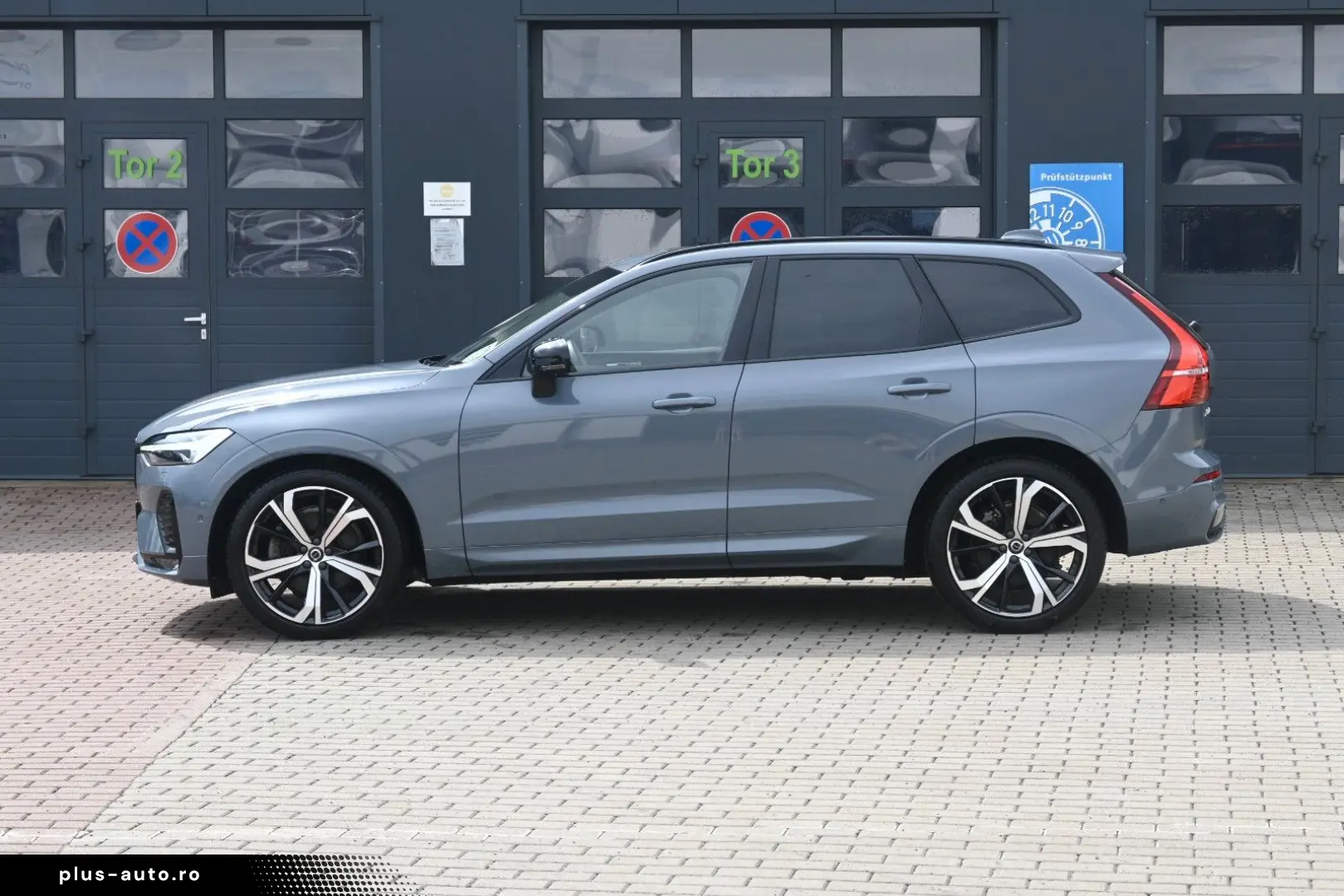 VOLVO XC60 B5D AWD Ultimate Dark LED PANO STHZ H&K 360