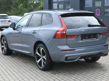 VOLVO XC60 B5D AWD Ultimate Dark LED PANO STHZ H&K 360